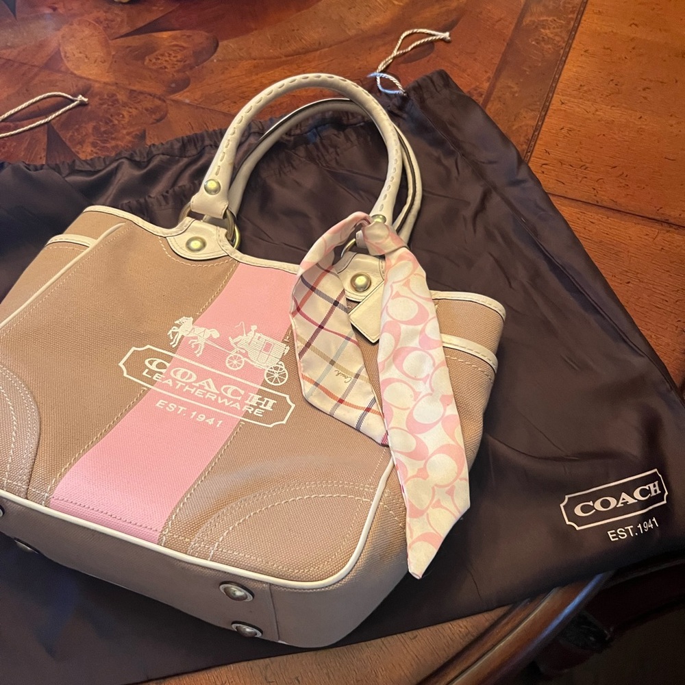 Authentic coach .  Like new , great condition. Has matching scarf tie on it.